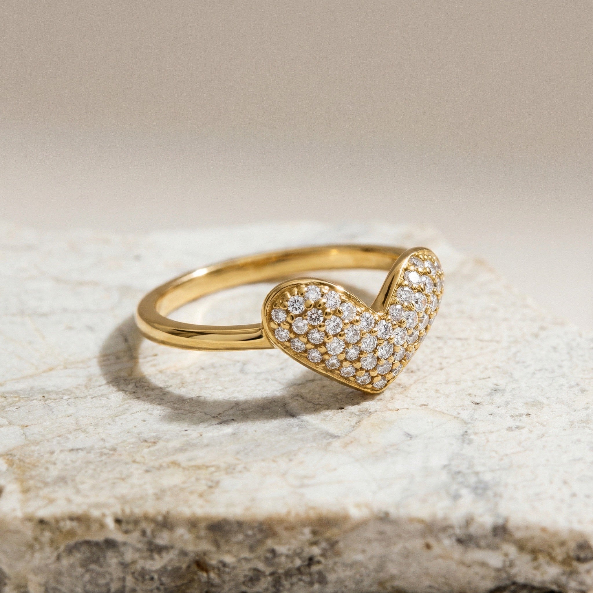 PAVÉ HEART RING