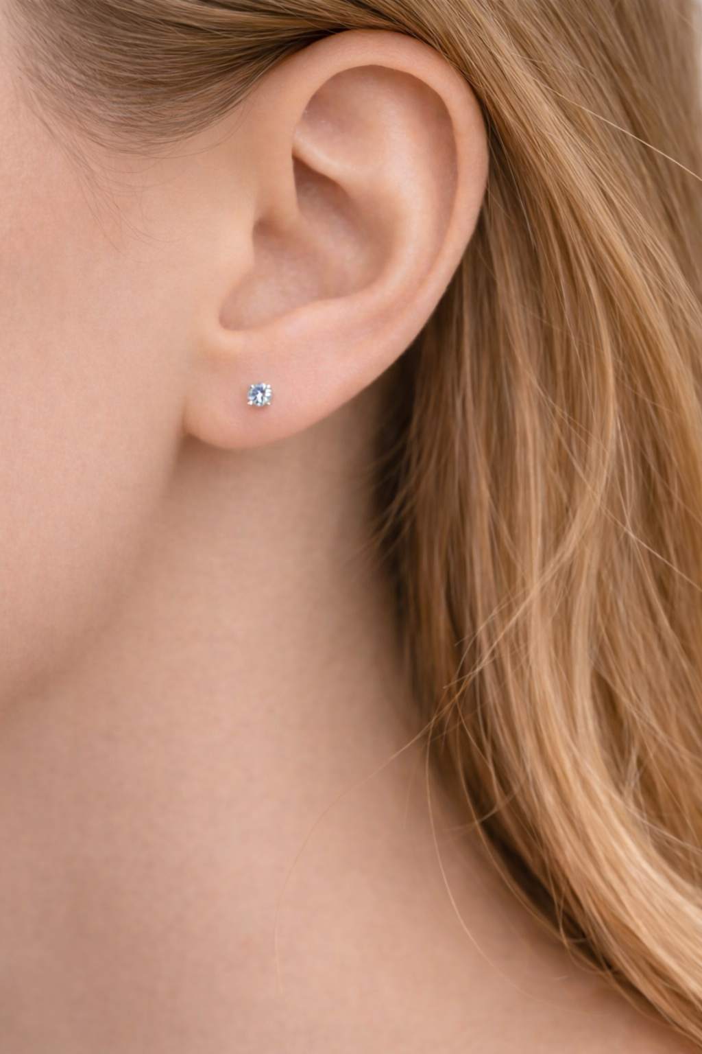 SHOMA HIRATSUKA × AURALAB – 0.06ct SIGNATURE STUD EARRING (blue)